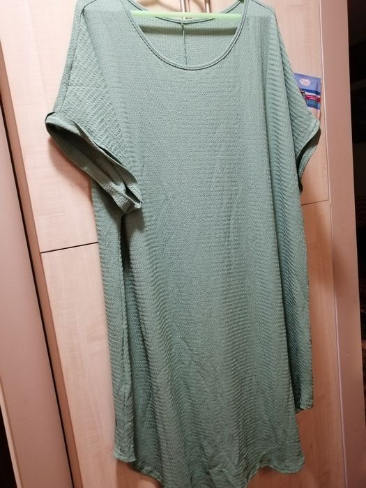 Miętowa sukienka, rozmiar 3 XL.