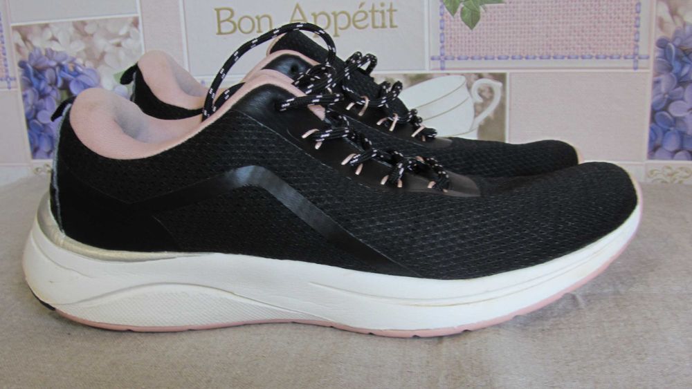 Кроссовки F&F. 41р. стелька 26,3 см