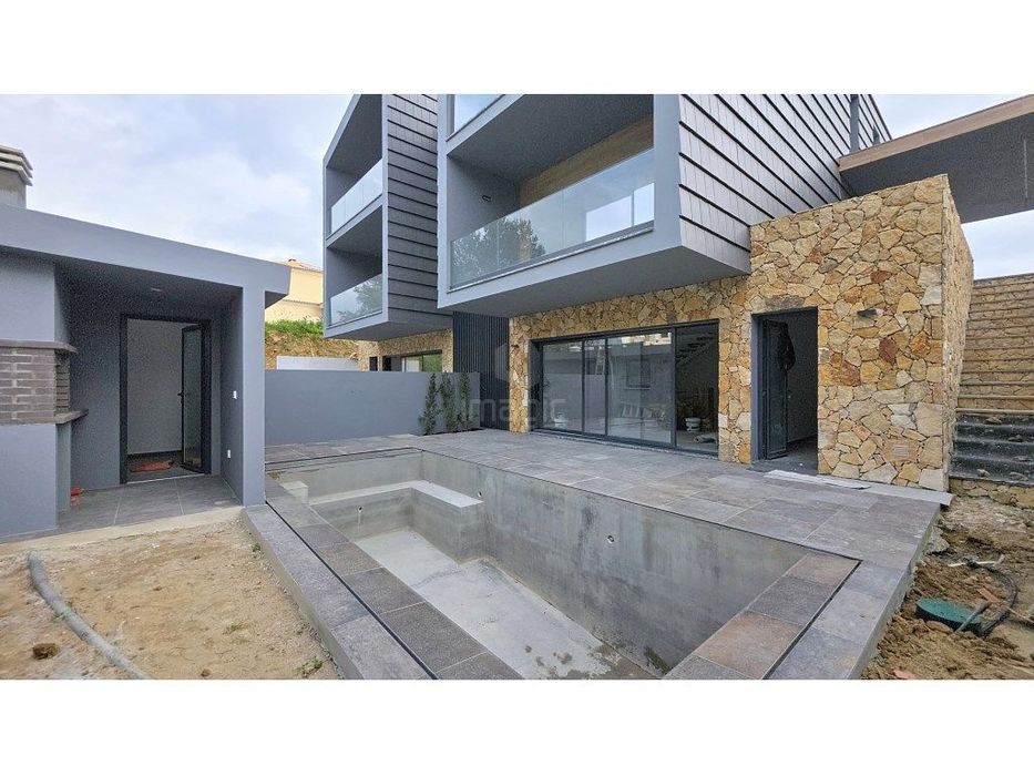Moradia T3+1 Ericeira com piscina e jardim