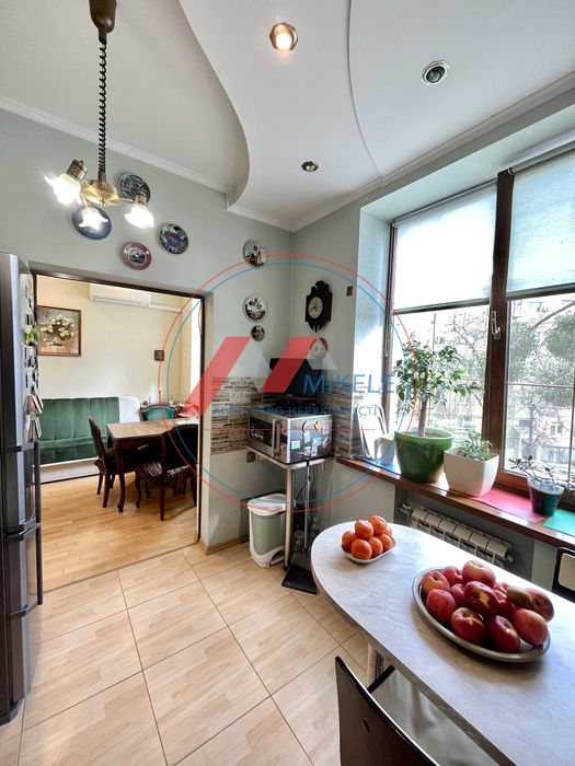 Без% Продаж 3к 70м2 з ремонтом Сталінка 3 пов Лондонська (Пітерська) Єреванська Солом'янка