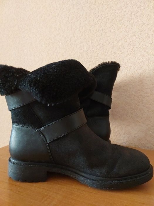 Ботинки,  сапожки,  напівчоботи.