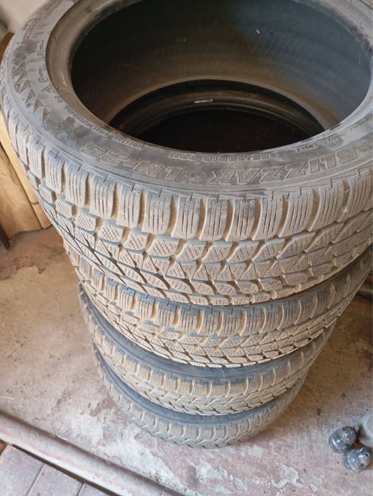 Зимові шини R18 255/45 Bridgestone Blizzark LM-25