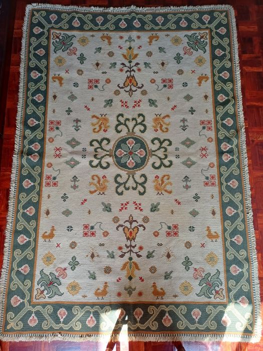 Tapete de Arraiolos Tradicional bordado à mão (1,98m x 1,37m)