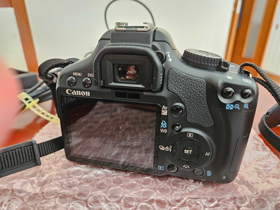 Canon EOS 450D com 2 objectivas e todos os acessórios de origem