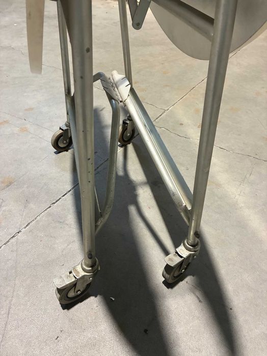 Mesa Retrátil com rodas - Qtd. 2 Und.
