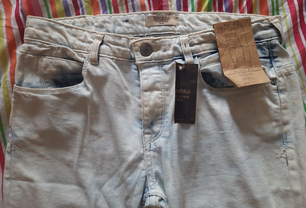 Bershka нові 31 На кнопках варенки