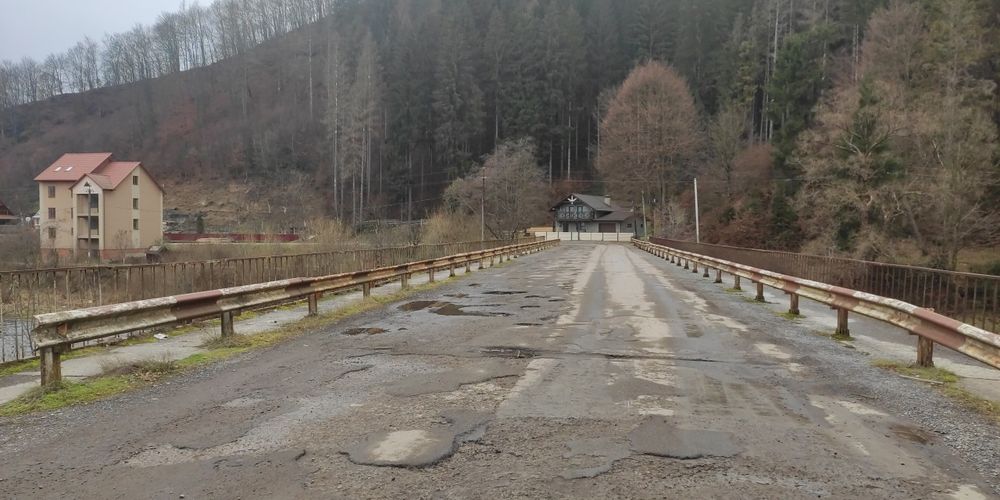 Дикий зруб у Карпатахк— свій еко-будинок у горах