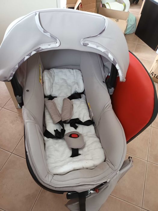 Cadeira, ovo para bebé e porta bebés Manduca