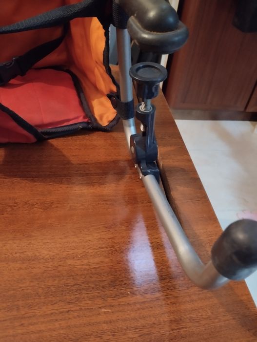 Cadeirinha de bebê para mesa