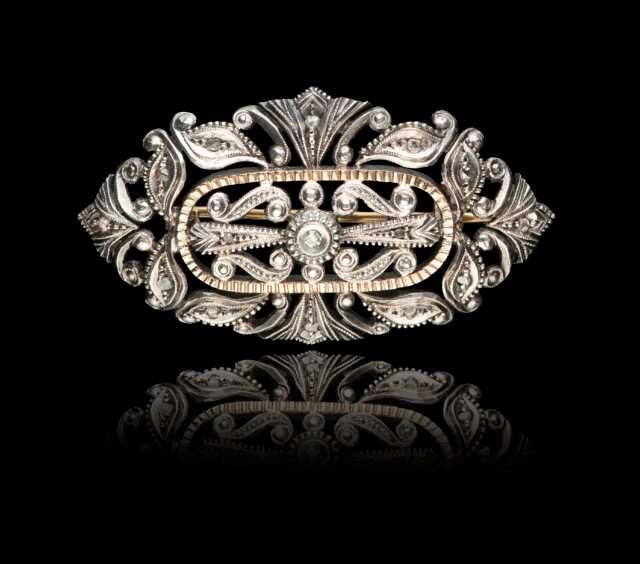 Alfinete em ouro e prata com diamantes