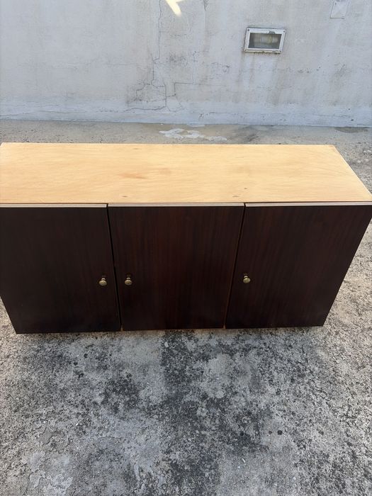 Armário com 3 portas em madeira