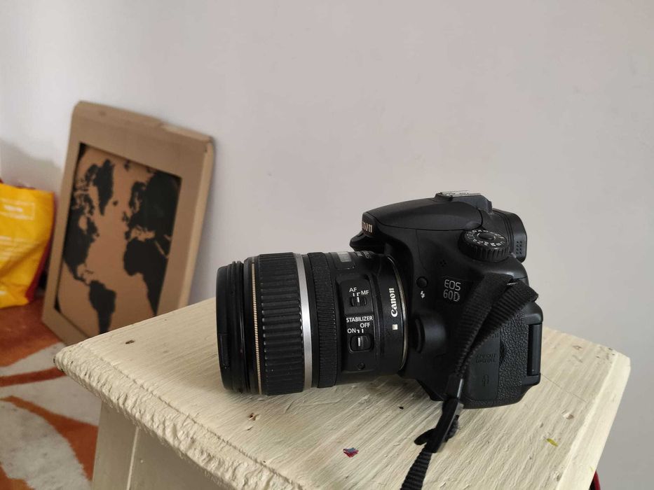 Canon EOS 60D com objetiva EFS 17-85mm + bolsa + tripé