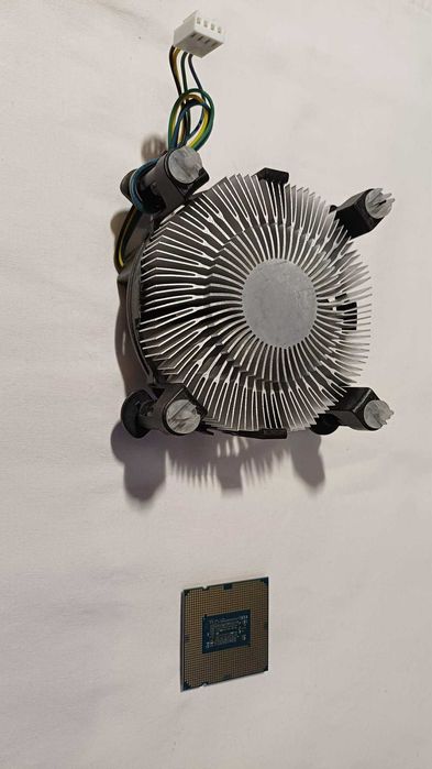 Intel Core i5-10400F (6 rdzeni, 12 wątków, 2.90-4.30 GHz, 12 MB cache)