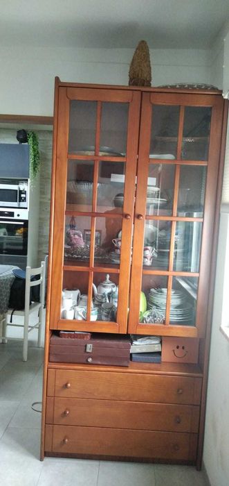 Oportunidade Louceiro tradicional c/ vitrais originais por apenas 150€