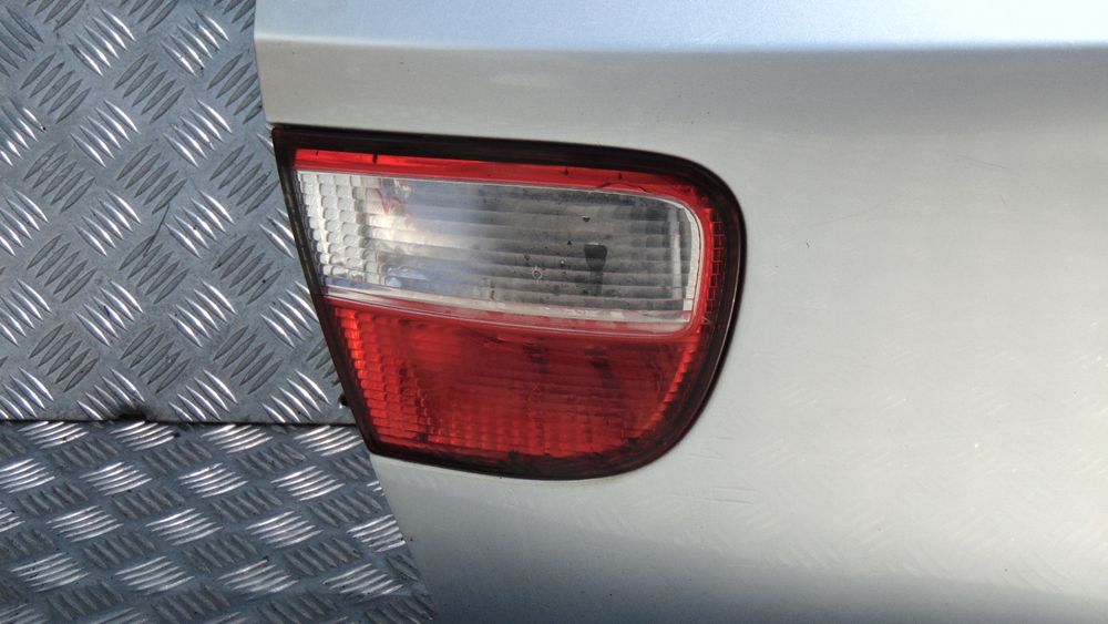 klapa bagażnika seat leon i srebrna