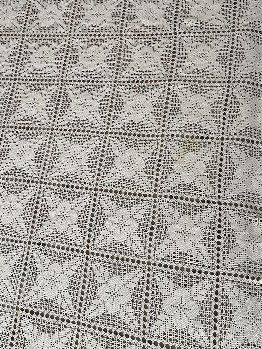 Toalha de mesa (feito a mão)