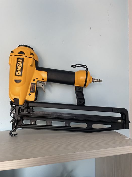 Dewalt фінішний нейлер 16 калібр