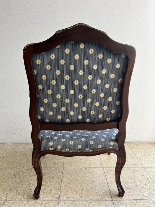 2 cadeiroes classicos usados
