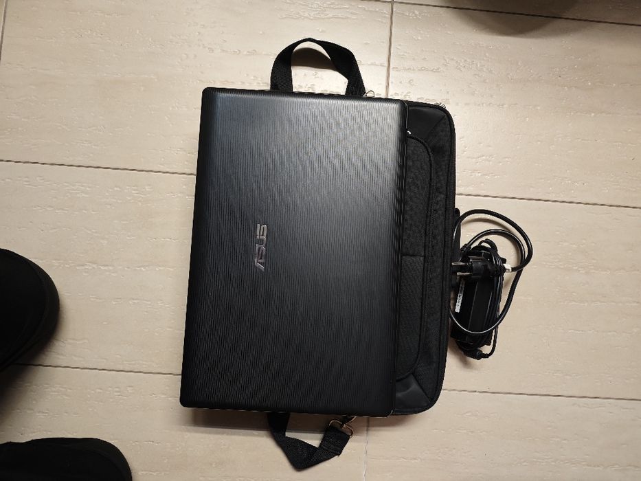 Asus R704V laptop 17" dla dojrzałych .