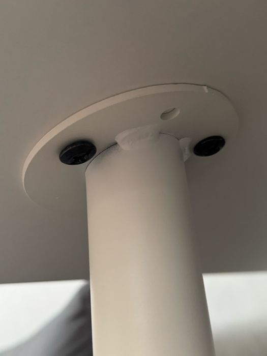 Стіл для дому чи офісу Nowy Styl, 70×70 см, в ідеальному стані