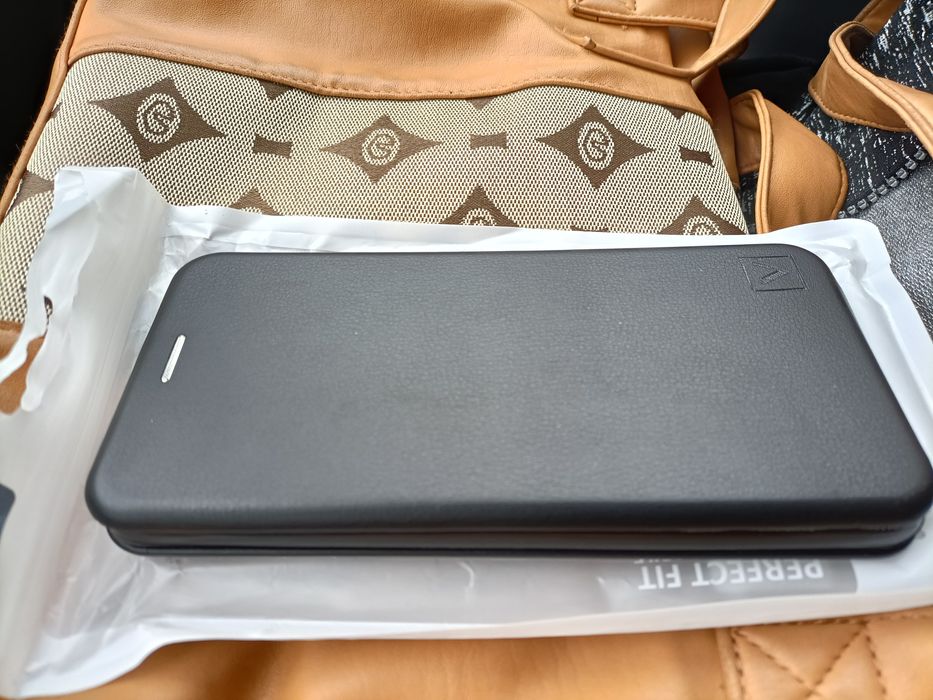 Etui i szkło chartowe nowe