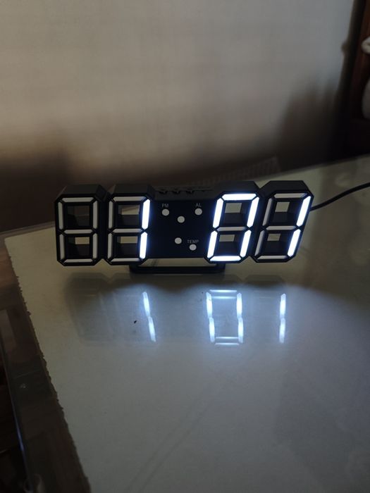 Relógio digital, luz branca