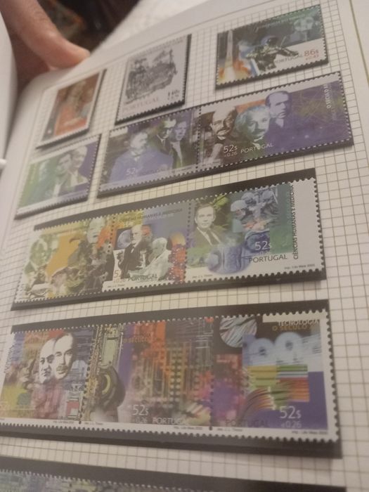 Vendo  selos  portugueses