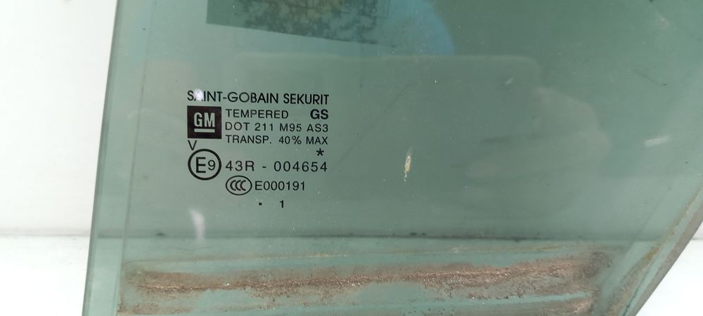 Vidro triangular da porta trás esquerdo OPEL Corsa D