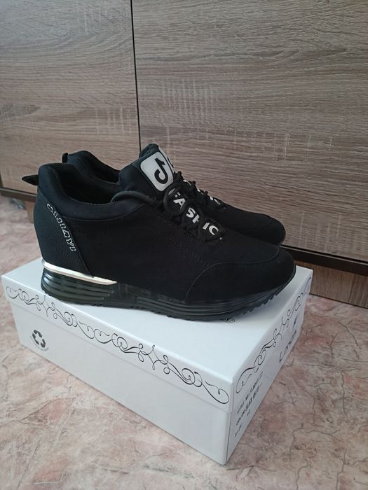 Продам кросівки ,Lonza