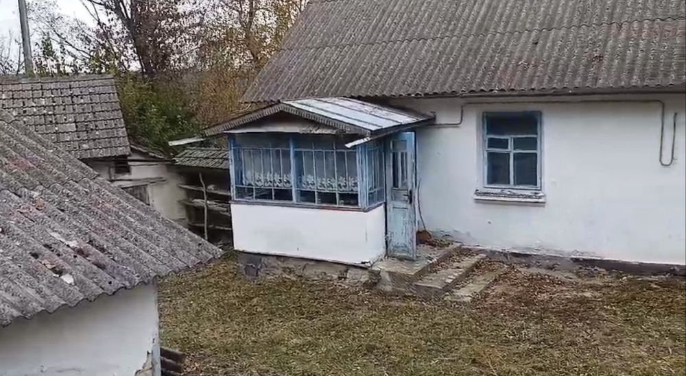 Продається дім. Газ, криниця. 25 сот+18 сот землі.