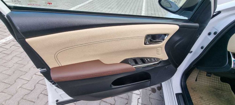 Toyota Avalon Hybrid LIMITED 2016