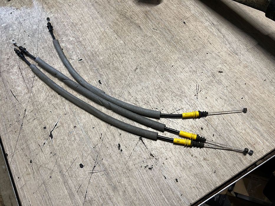 Linka Bmw e46 sedan kombi  miedzy klamka zewnętrzną a zamkiem