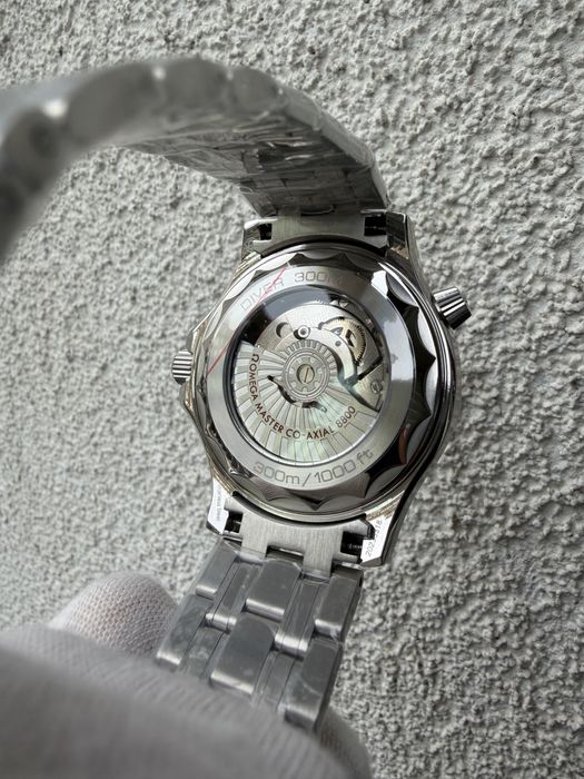 Швейцарський годинник Omega Seamaster White