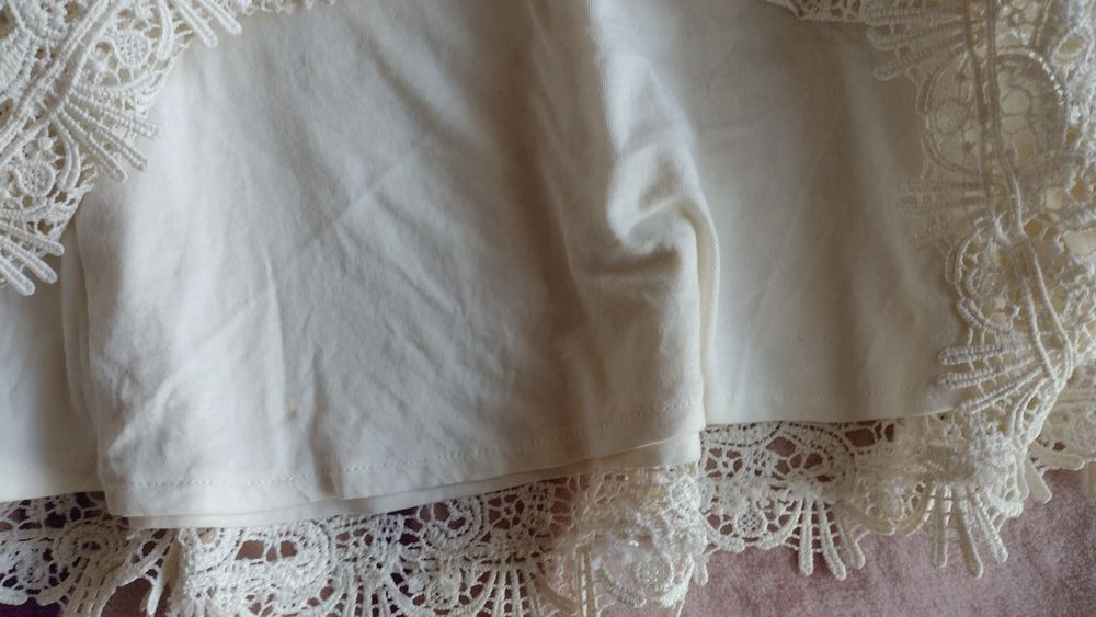 kiruakirua　1001 Koronkowa sukienka ecru o kroju syrenki | Quiosque.pl