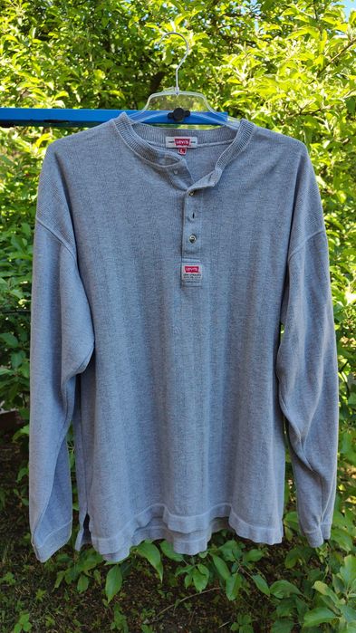 Sweter levis fajny