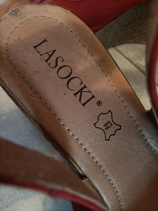 Sandały damskie na koturnie (rozmiar 38) Lasocki