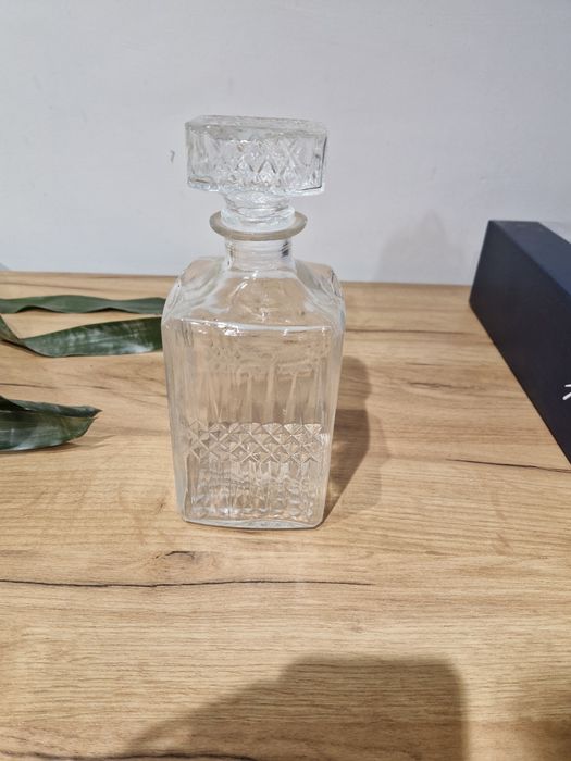 Karafka szklana zdobiona