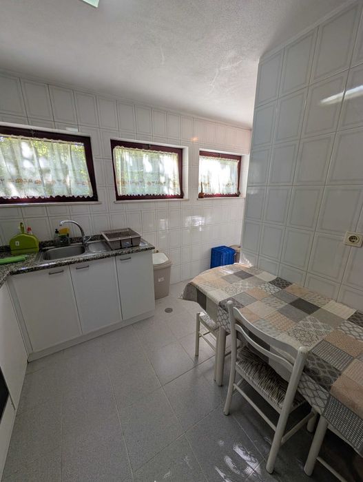 Quarto espaçoso para alugar a rapariga estudante da Universidade de Aveiro.