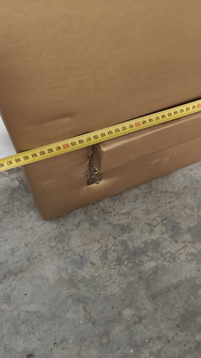 Cabeceira de Cama de Casal em Capitonê Dourada – Estilo Clássico