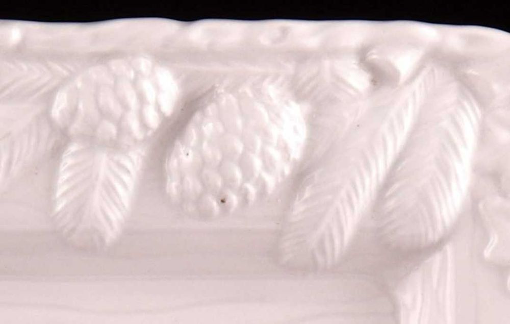 Grande Travessa Caldas da Rainha em faiança branca marcada