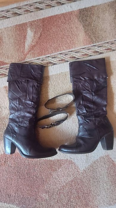 Kozaki kowbojki,skóra karbowana,paski z klamerką,Italia