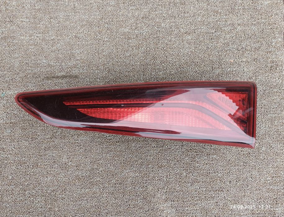 Правий задній ліхтар габарит кришки багажника Hyundai Kona 92404J9000