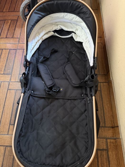 Carrinho bebé cor preto e dourado 3em 1 em muito bom estado