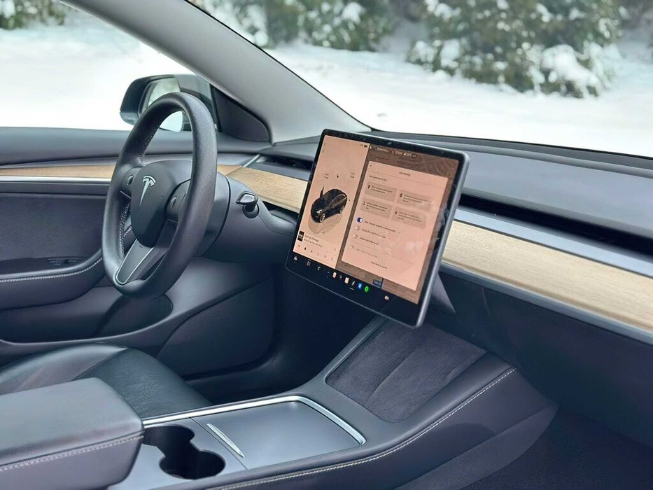 Tesla Model 3 Long Range      2022