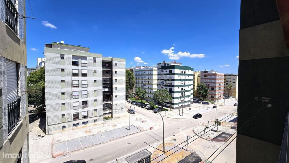 Apartamento T3 Totalmente Remodelado para Arrendamento | Bairro do Lic