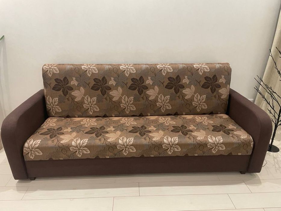 Диван б/у в ідеальному стані .