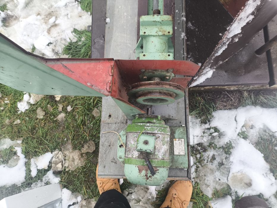 Токарний станок по дереву