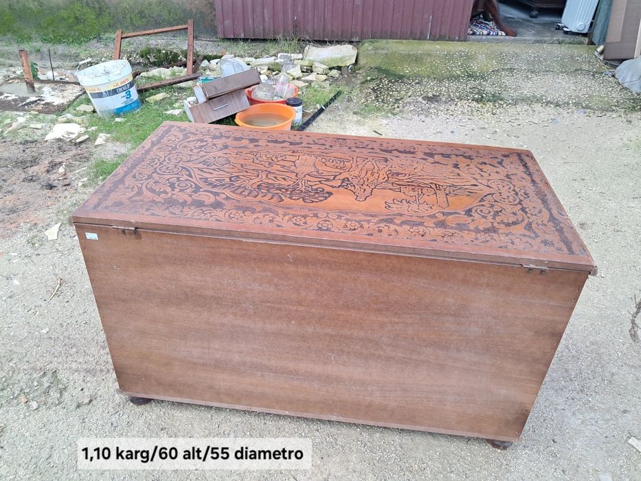 Arca em madeira macica trabalhada