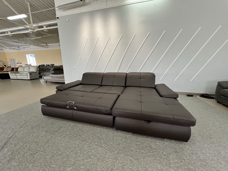 Виставковий стан  новий з магазину темно коричневий шкіряний розкладний диван з великою нішею MegaPol.