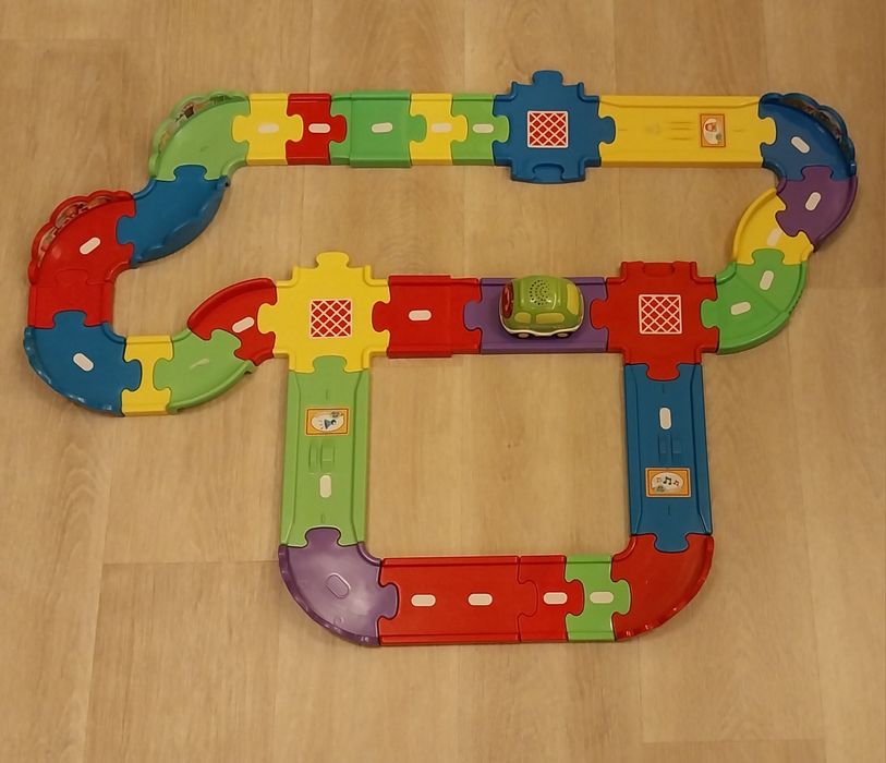 tor droga tut-tut VTECH zestaw deluxe, z autkiem van